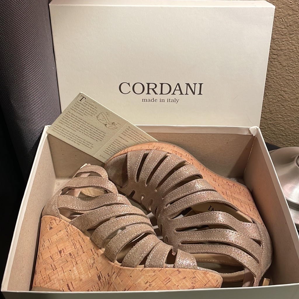 Cordani Pewter/Gold Leather Cork Wedges . Sz 36 ( Sz 6) Excellent Like New .4 In